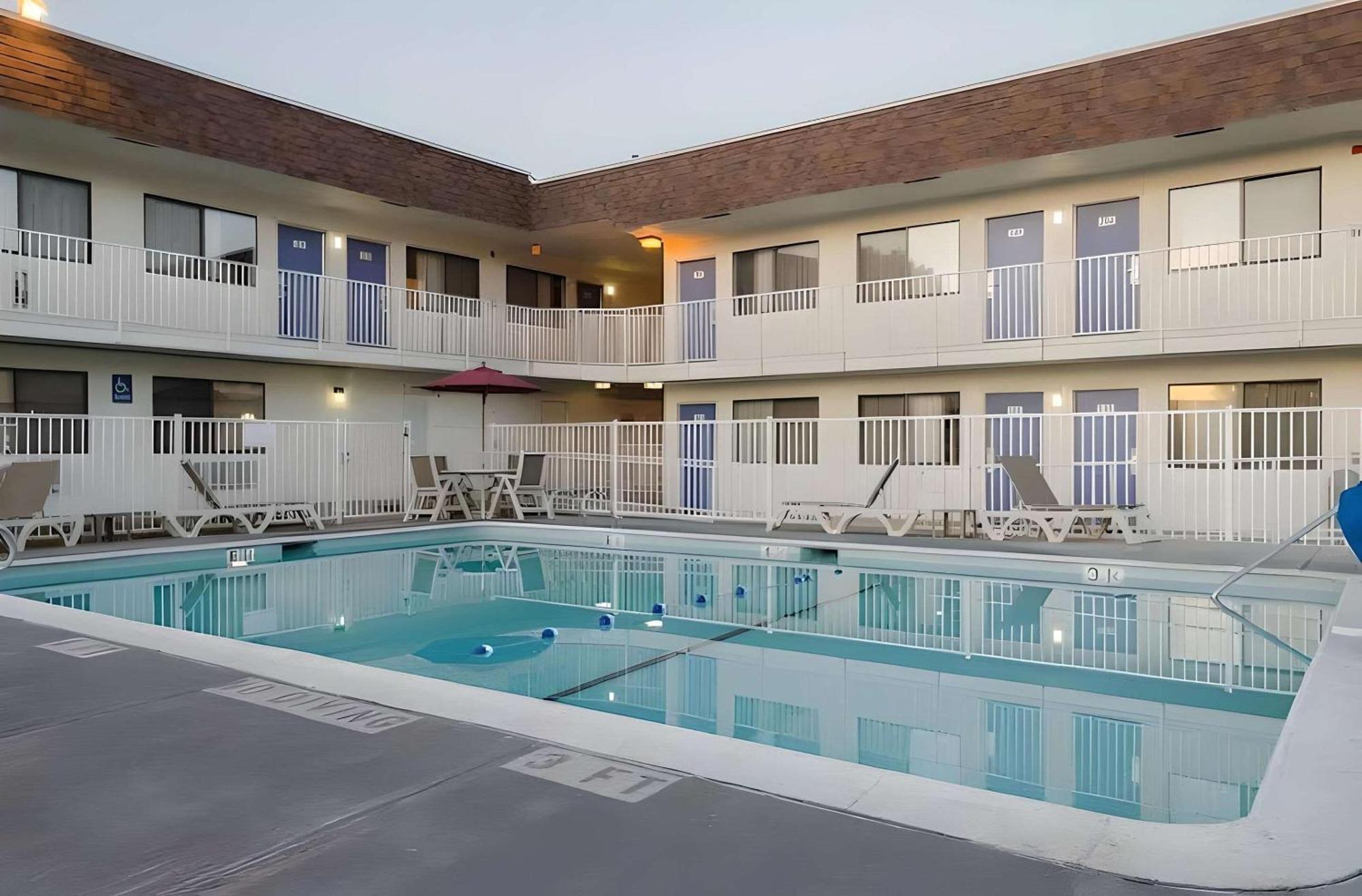 Park Inn By Radisson, Turlock Exterior photo