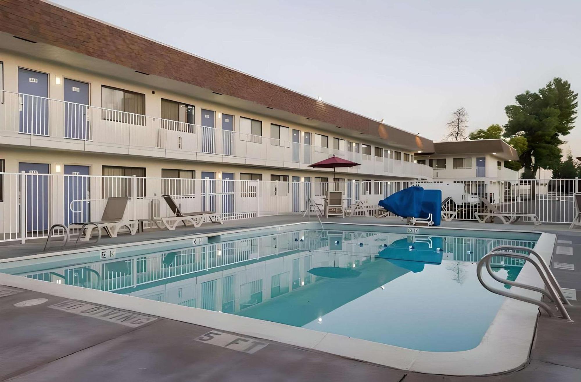 Park Inn By Radisson, Turlock Exterior photo