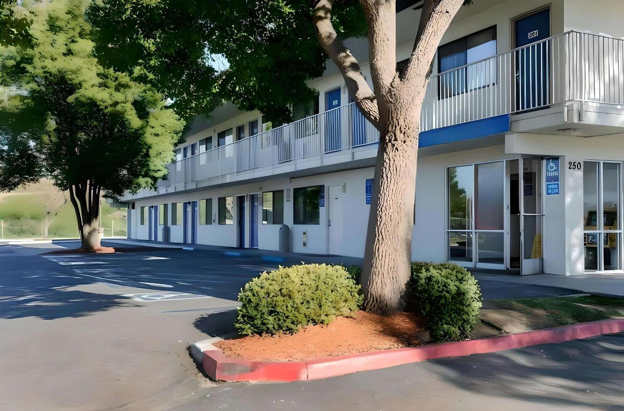 Park Inn By Radisson, Turlock Exterior photo