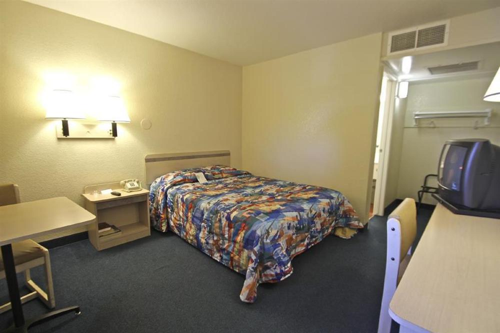 Park Inn By Radisson, Turlock Room photo