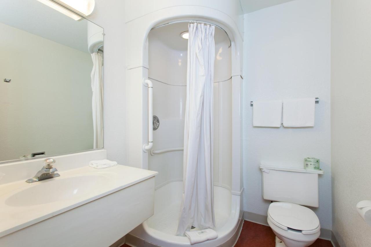 Park Inn By Radisson, Turlock Room photo